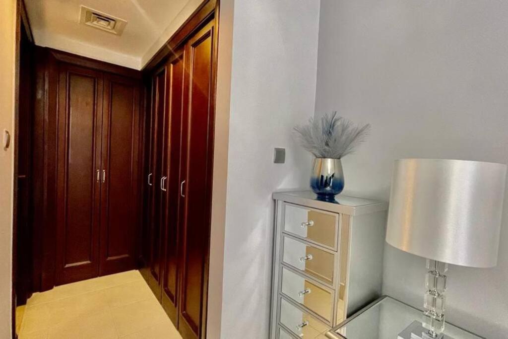 Lux Burj Views -boulevard -prime Location Downtown *